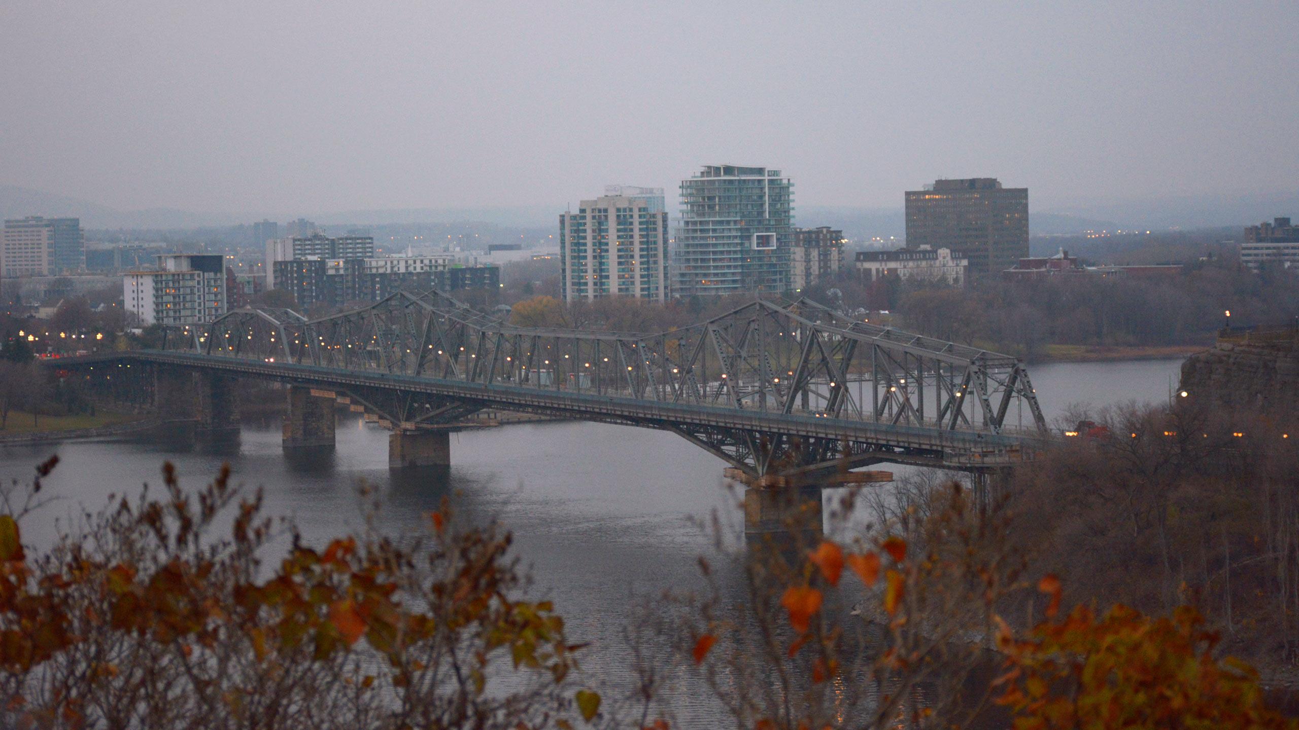 The Alexandra Bridge separating Ottawa and Gatineau. PHOTO: KEITH CAPSTICK