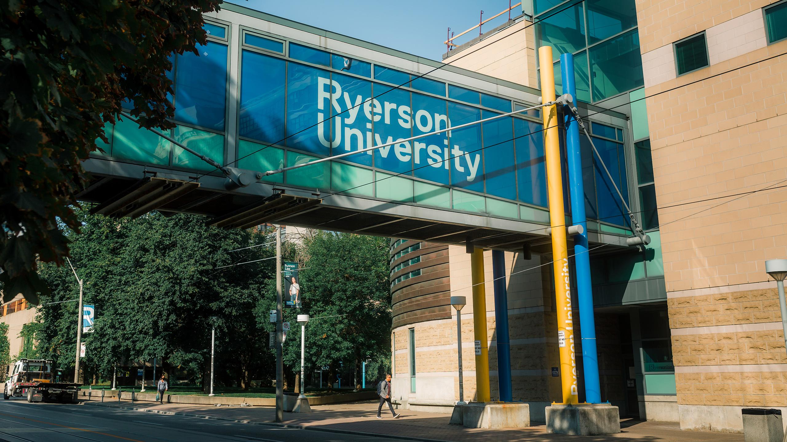 Photo of the bridge between Kerr Hall and RCC on Gould Street that says Ryerson University.