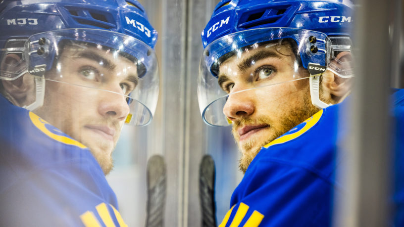 TMU Bold men's hockey player Joe Rupoli