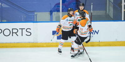 UQTR players huddle together