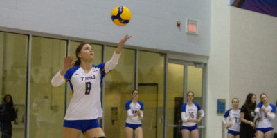 Sarah Zonneveld serving for the first time this season in Seniors Night after dealing with an injury for the whole season