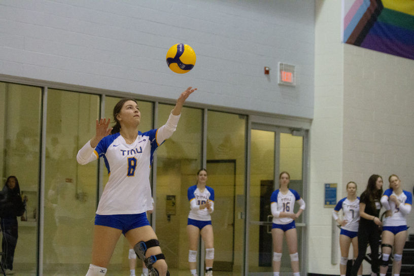 Sarah Zonneveld serving for the first time this season in Seniors Night after dealing with an injury for the whole season