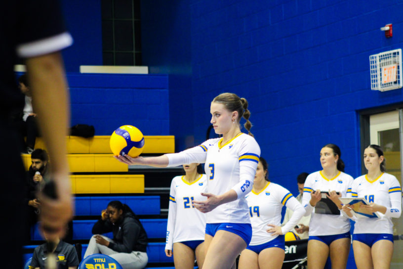 Kaiya Krahn sets up to serve to opponent