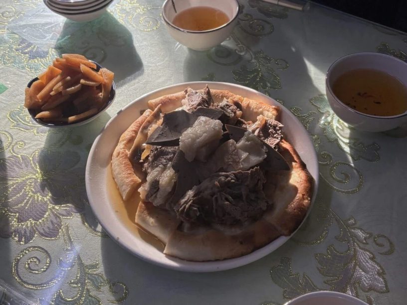 Image of dish from Hēi yáng yáng tè sè yáng gāo ròu diàn in Kashgar, China.